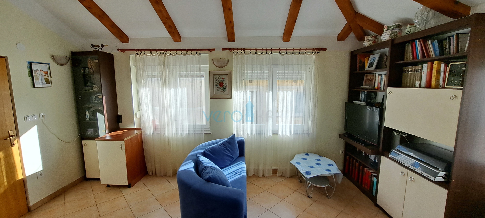 Uvala Soline, otok Krk, tri apartmana u prizemlju, okućnica, prodaja