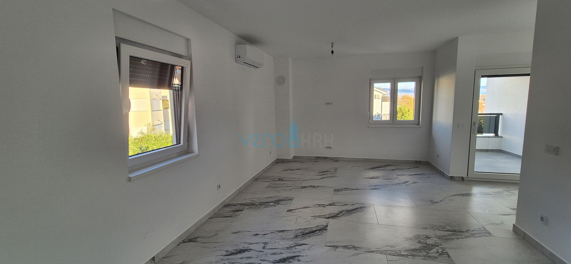 Uvala Soline, otok Krk, novogradnja, dvosoban stan na katu, pogled na more, prodaja