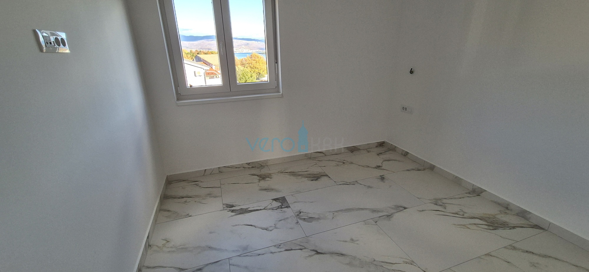 Uvala Soline, Insel Krk, Neubau, Zweizimmerwohnung im 2. Stock, Meerblick, zu verkaufen