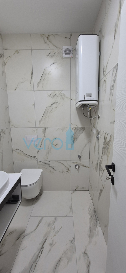 Uvala Soline, otok Krk, novogradnja, trosoban stan na katu, okućnica, pogled, prodaja