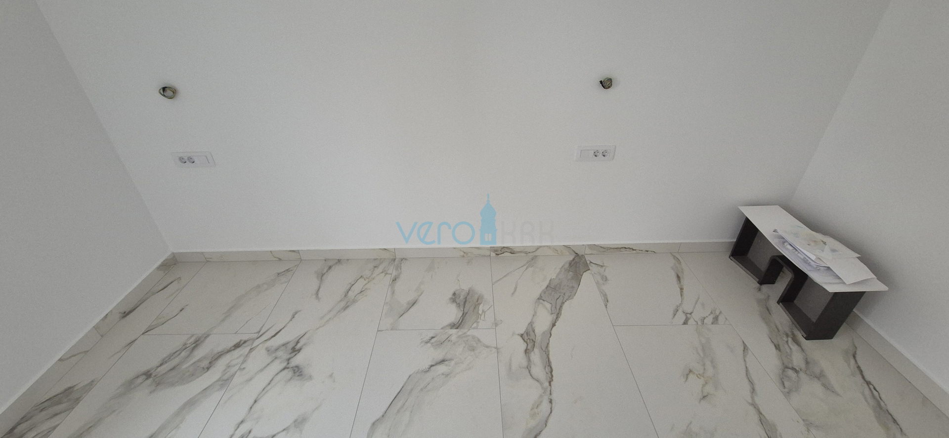 Uvala Soline, otok Krk, novogradnja, trosoban stan na katu, okućnica, pogled, prodaja