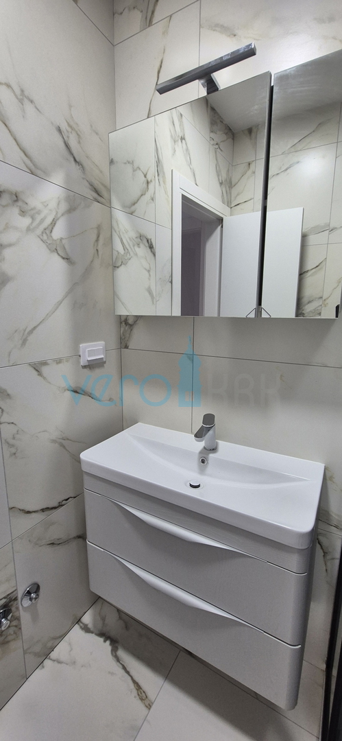 Uvala Soline, otok Krk, novogradnja, trosoban stan na katu, okućnica, pogled, prodaja