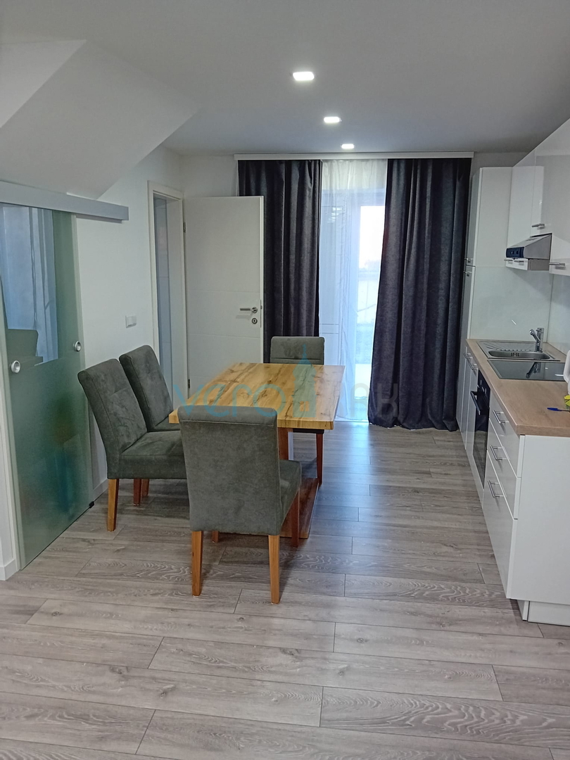 Omisalj, Insel Krk, historisches Zentrum, Steinhaus in einer Reihe mit Garten, verkauf