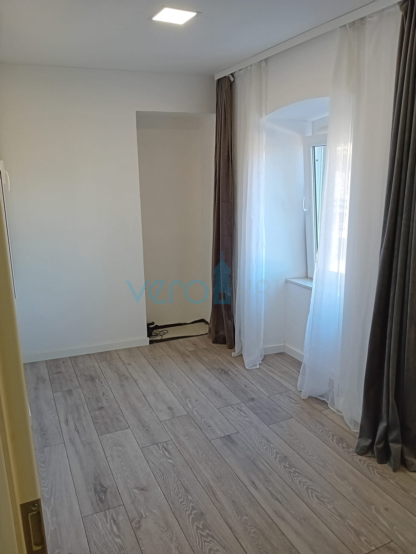 Omisalj, Insel Krk, historisches Zentrum, Steinhaus in einer Reihe mit Garten, verkauf