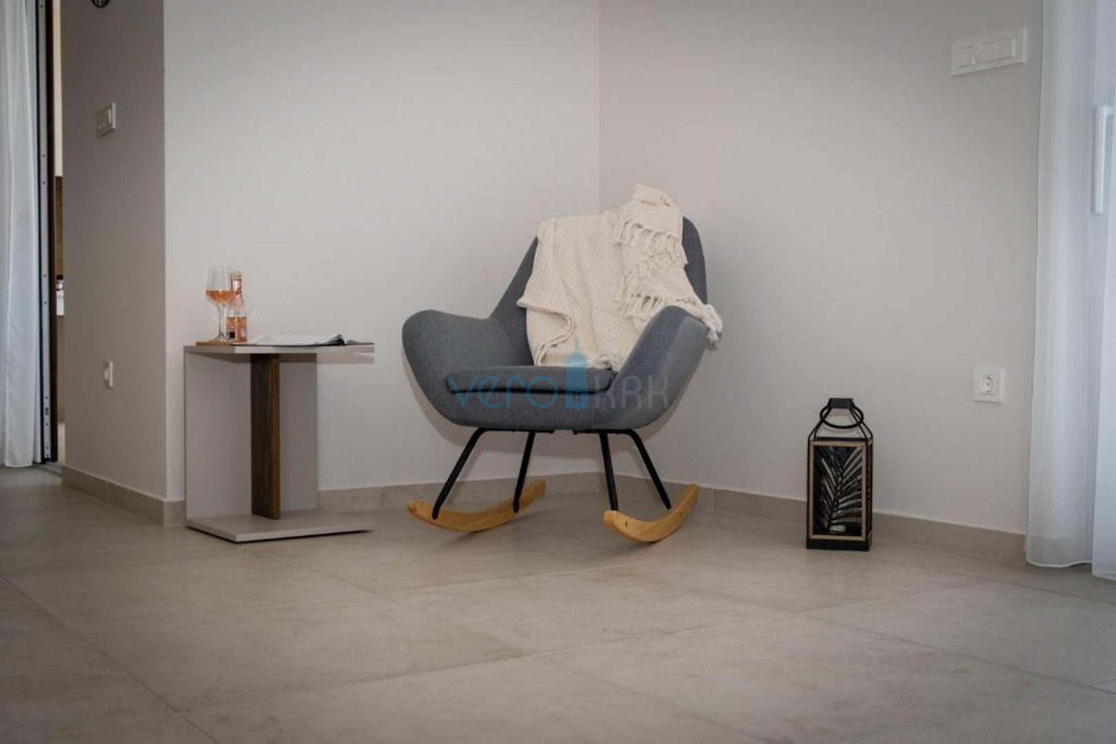 Grad Krk, šira okolica, moderna samostojeća kuća, bazen, okućnica, prodaja