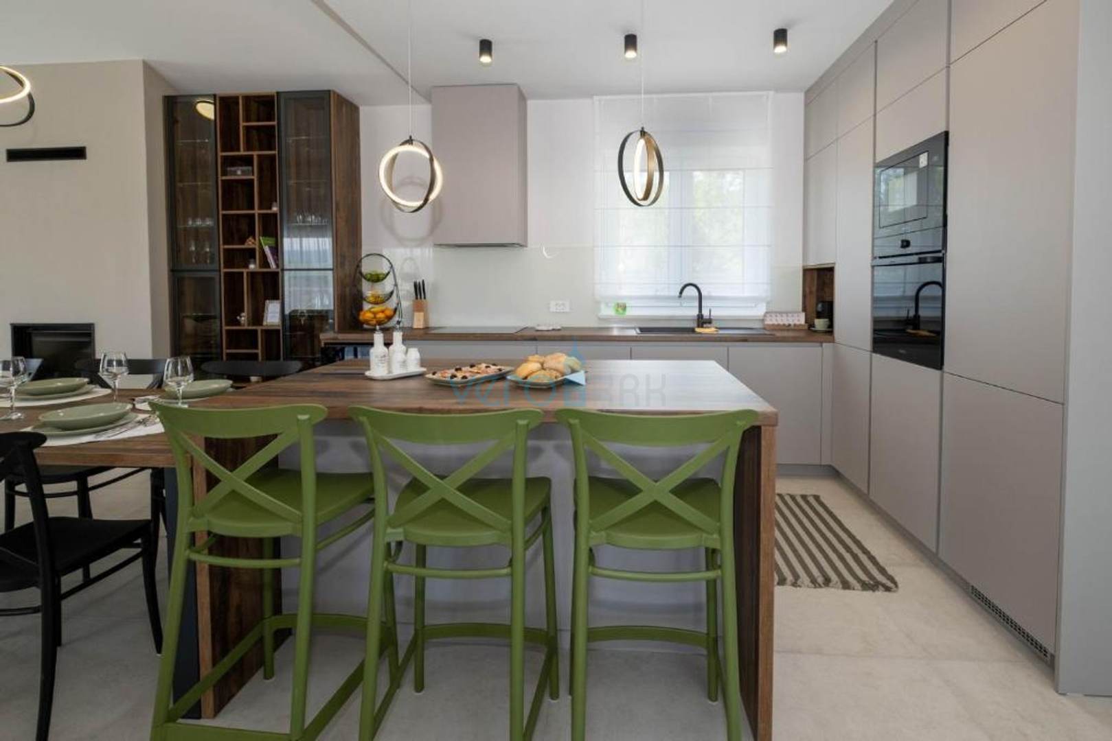 Grad Krk, šira okolica, moderna samostojeća kuća, bazen, okućnica, prodaja