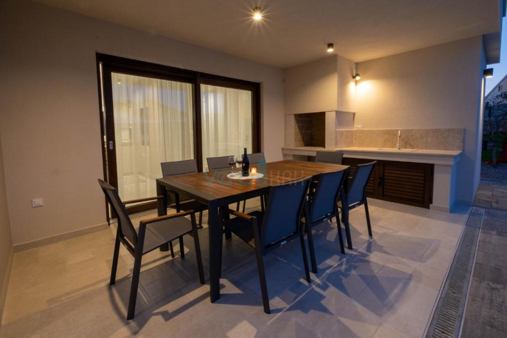 Grad Krk, šira okolica, moderna samostojeća kuća, bazen, okućnica, prodaja