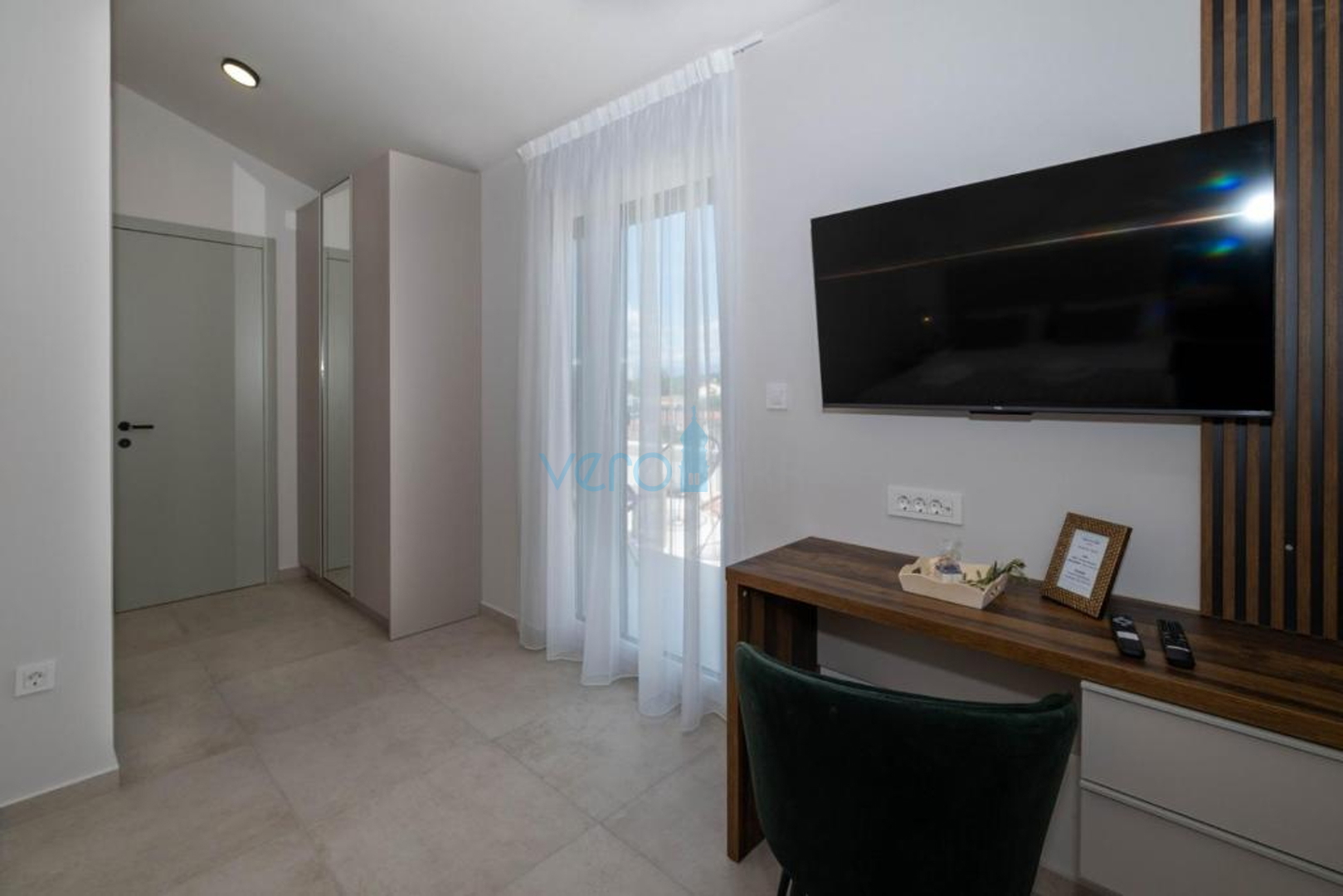 Grad Krk, šira okolica, moderna samostojeća kuća, bazen, okućnica, prodaja