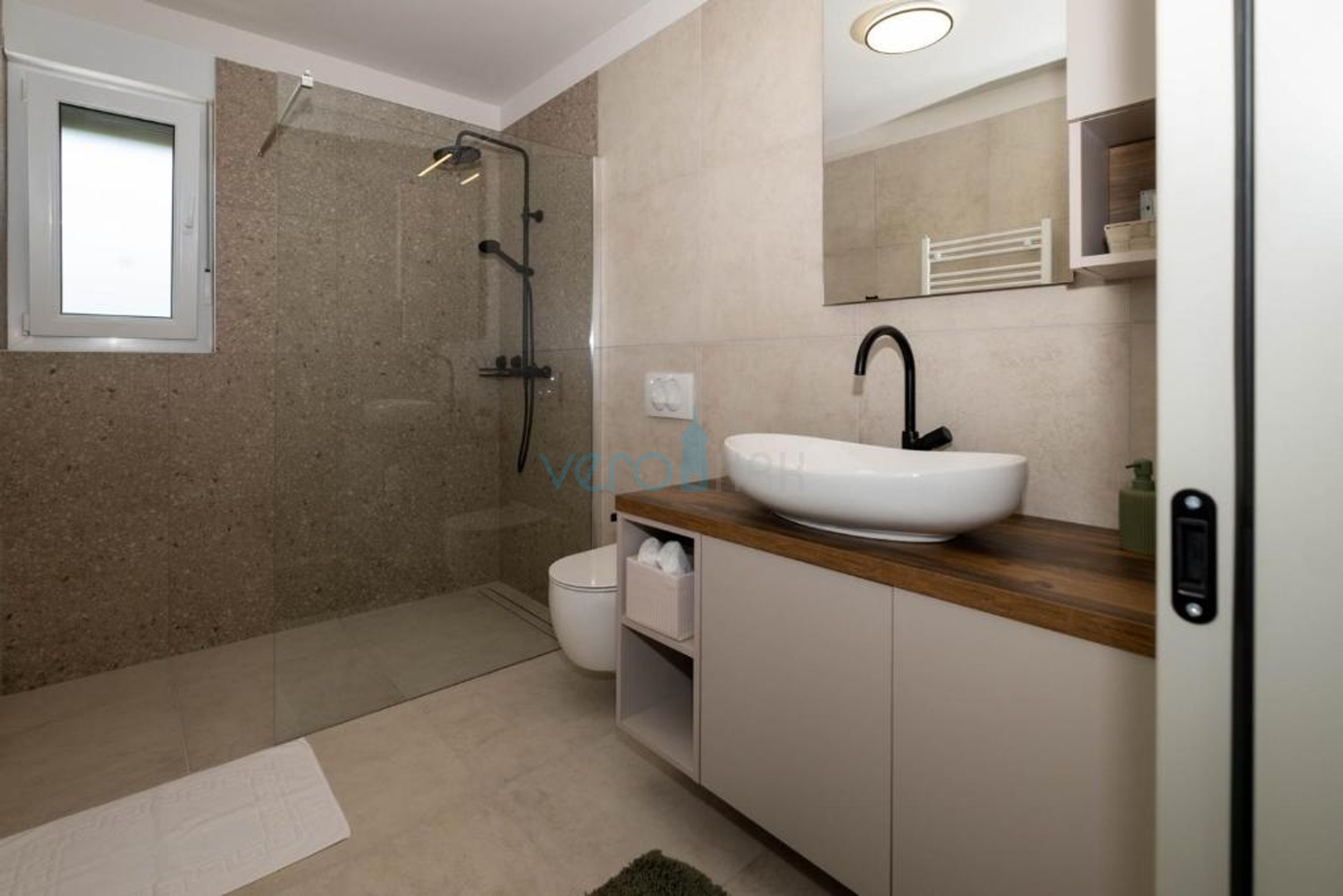 Grad Krk, šira okolica, moderna samostojeća kuća, bazen, okućnica, prodaja