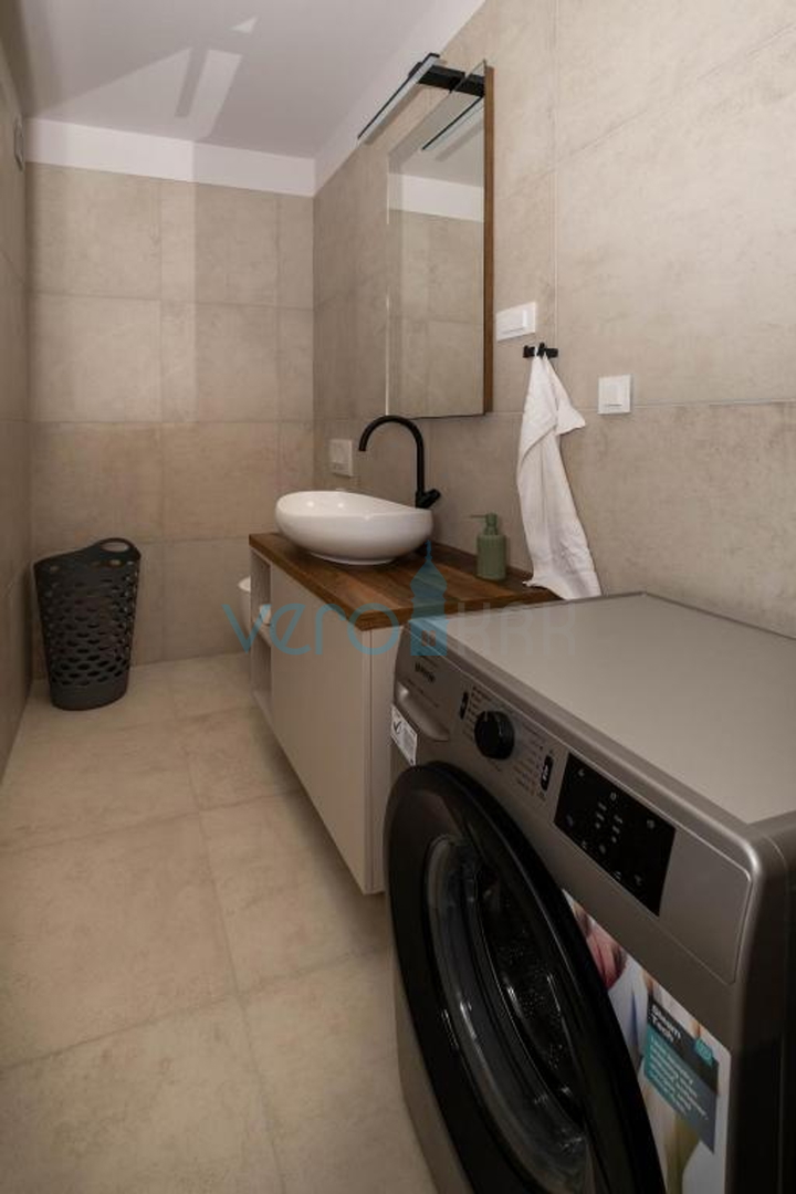 Grad Krk, šira okolica, moderna samostojeća kuća, bazen, okućnica, prodaja