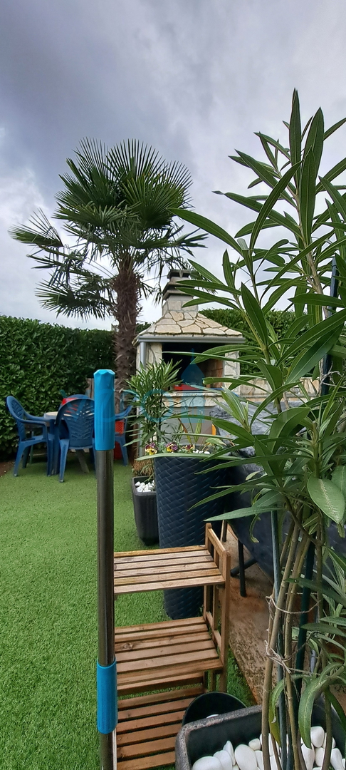 Otok Krk, Malinska, centar,  moderan stan u prizemlju, okućnica, prodaja