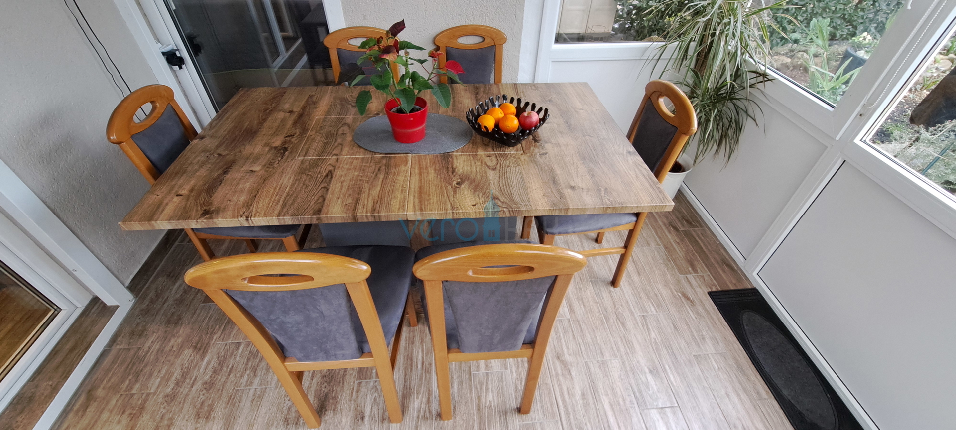 Otok Krk, Malinska, centar,  moderan stan u prizemlju, okućnica, prodaja