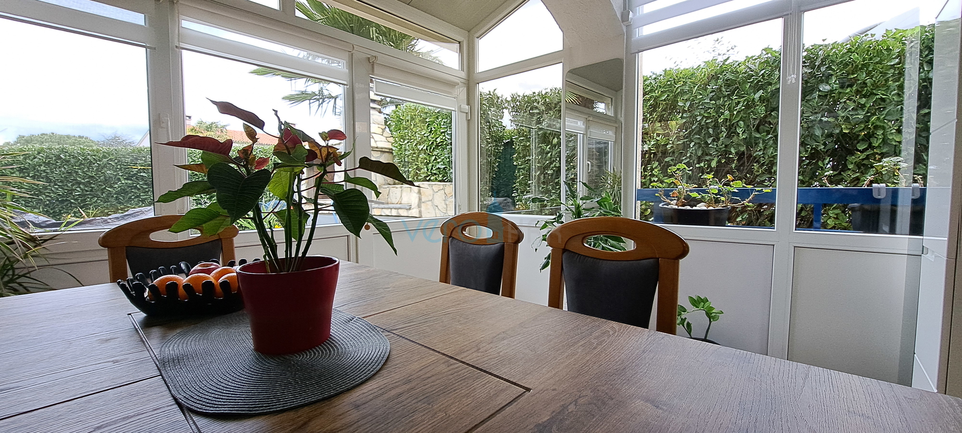 Otok Krk, Malinska, centar,  moderan stan u prizemlju, okućnica, prodaja