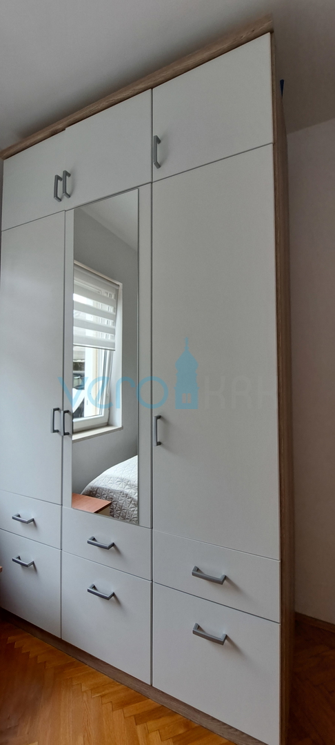 Otok Krk, Malinska, centar,  moderan stan u prizemlju, okućnica, prodaja