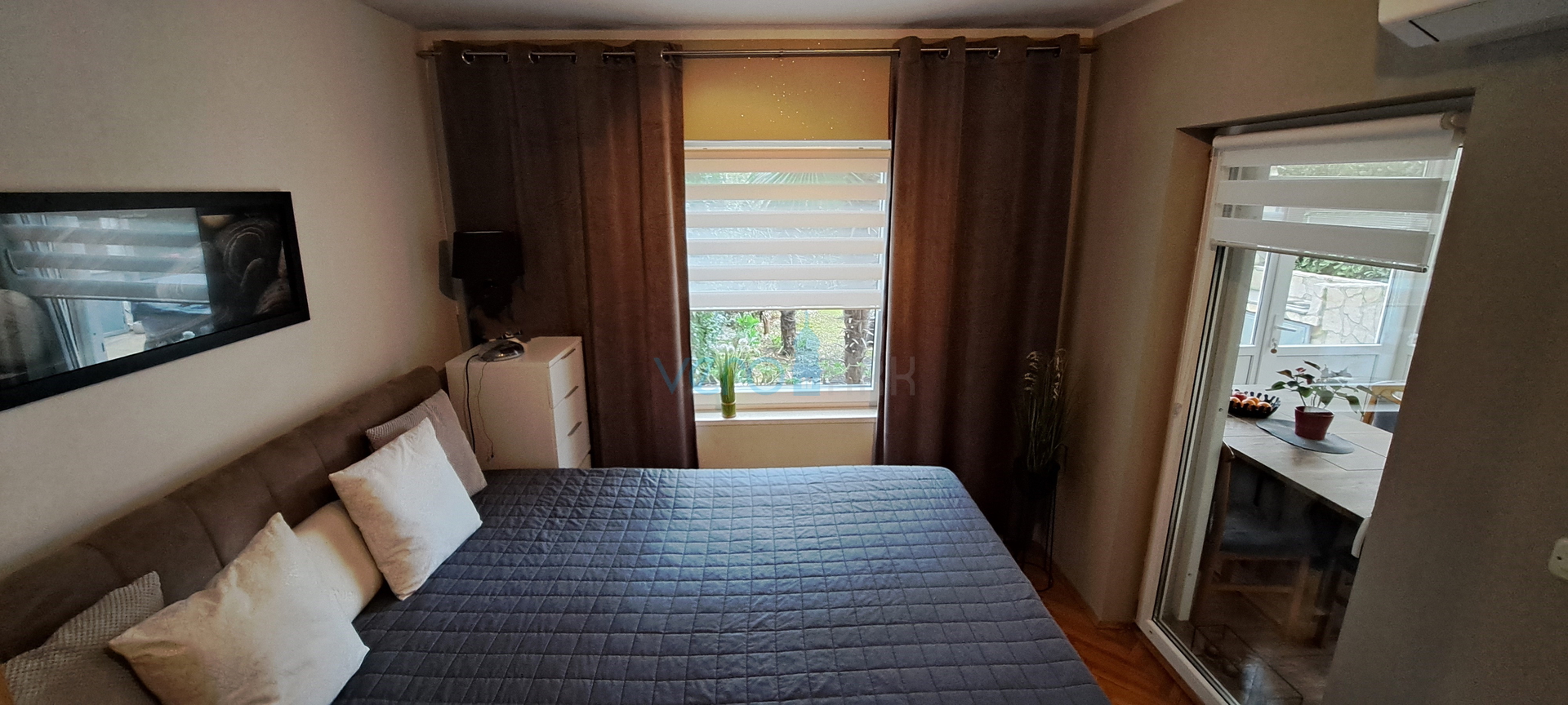 Otok Krk, Malinska, centar,  moderan stan u prizemlju, okućnica, prodaja