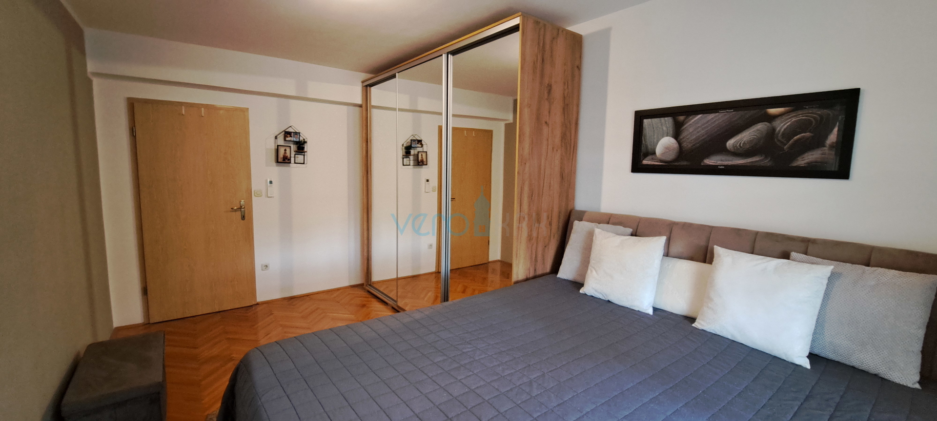 Otok Krk, Malinska, centar,  moderan stan u prizemlju, okućnica, prodaja