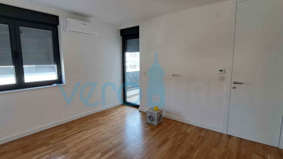 Stadt Krk, moderne Maisonette-Wohnung, Dachpool, Terrasse, Aussicht, Neubau, Verkauf