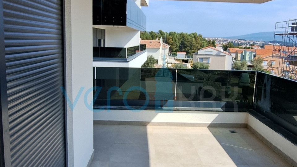 Stadt Krk, moderne Maisonette-Wohnung, Dachpool, Terrasse, Aussicht, Neubau, Verkauf