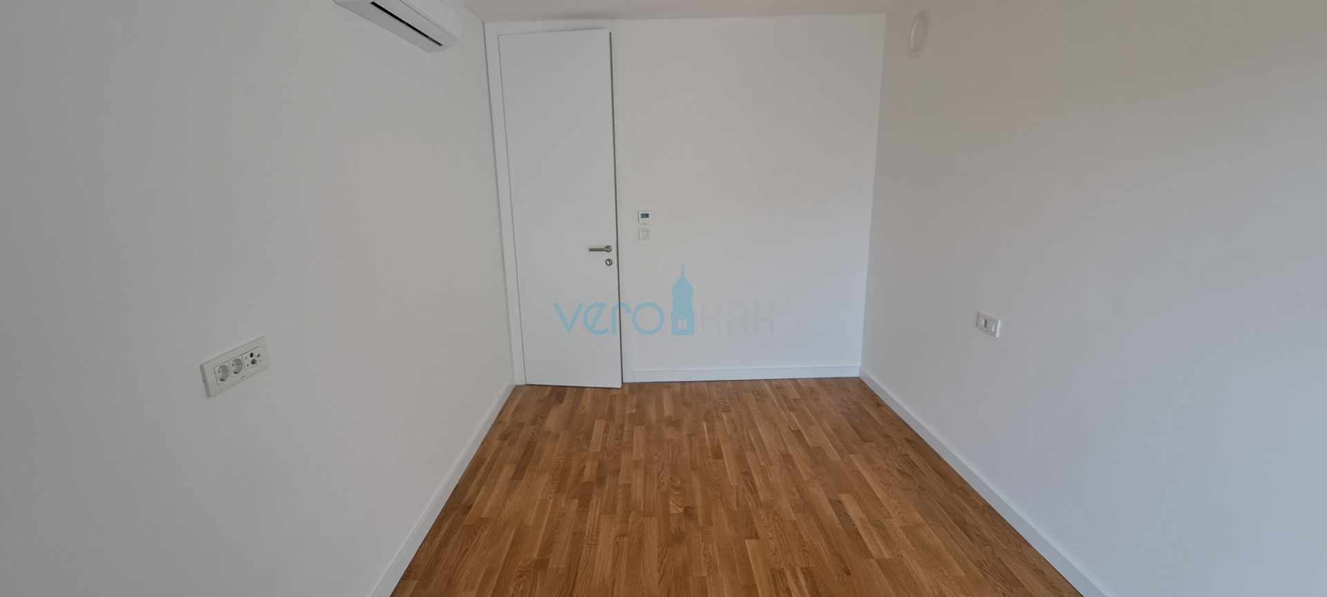Grad Krk, moderan dvoetažni stan,krovni bazen,terasa,pogled,novogradnja,prodaja
