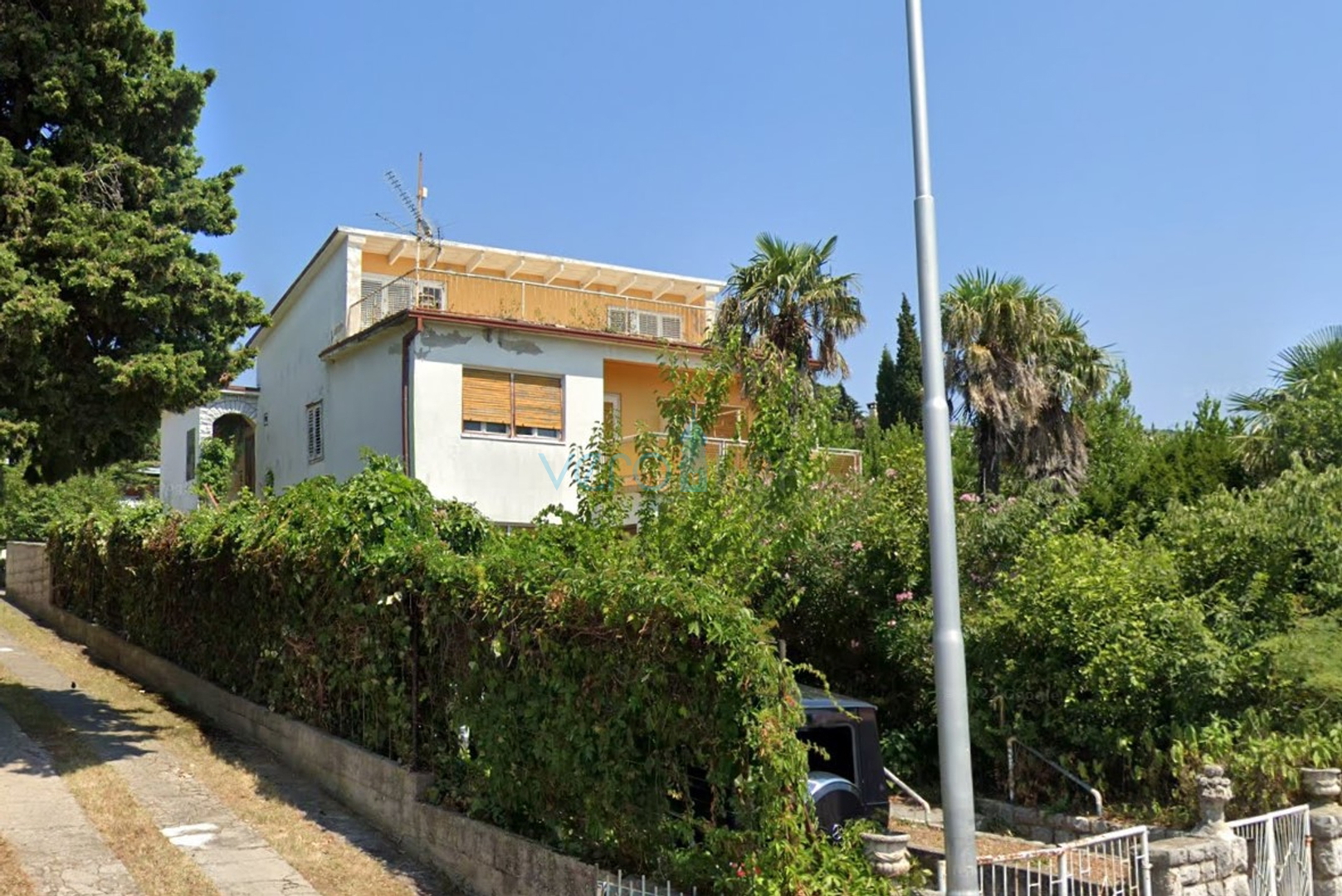 Crikvenica, Centar, Samostojeća kuća za investiciju, 2. red do mora, pogled, parking, prodaja