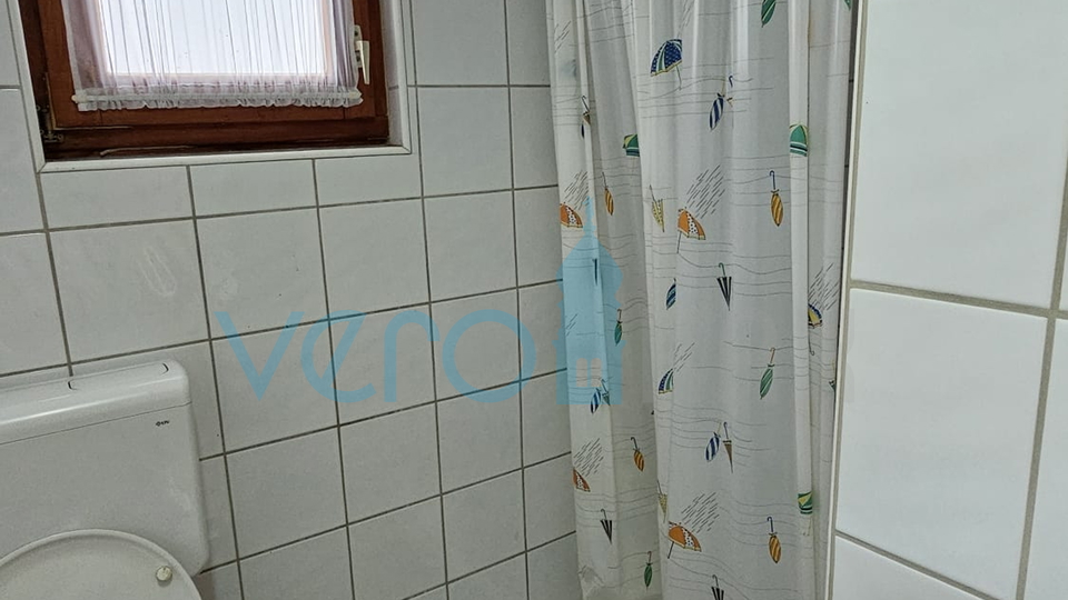 Crikvenica, Dramalj, Einzimmerwohnung mit Terrasse, im Souterrain, zu verkaufen