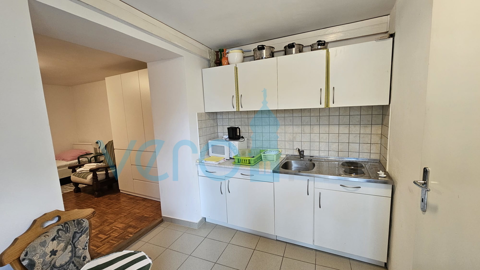 Crikvenica, Dramalj, Einzimmerwohnung mit Terrasse, im Souterrain, zu verkaufen