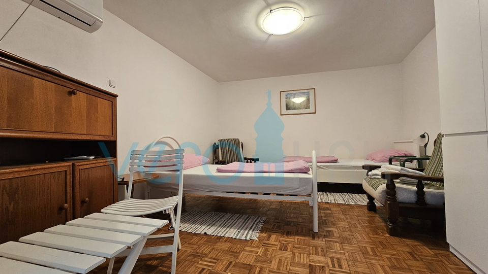 Crikvenica, Dramalj, Einzimmerwohnung mit Terrasse, im Souterrain, zu verkaufen