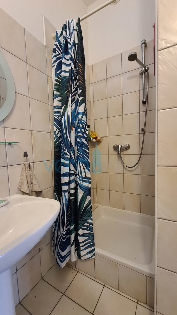 Rijeka, Grobnik dvojna obiteljska kuća, 162m2, 200 m2 vrt, trajni pogled, prodaja