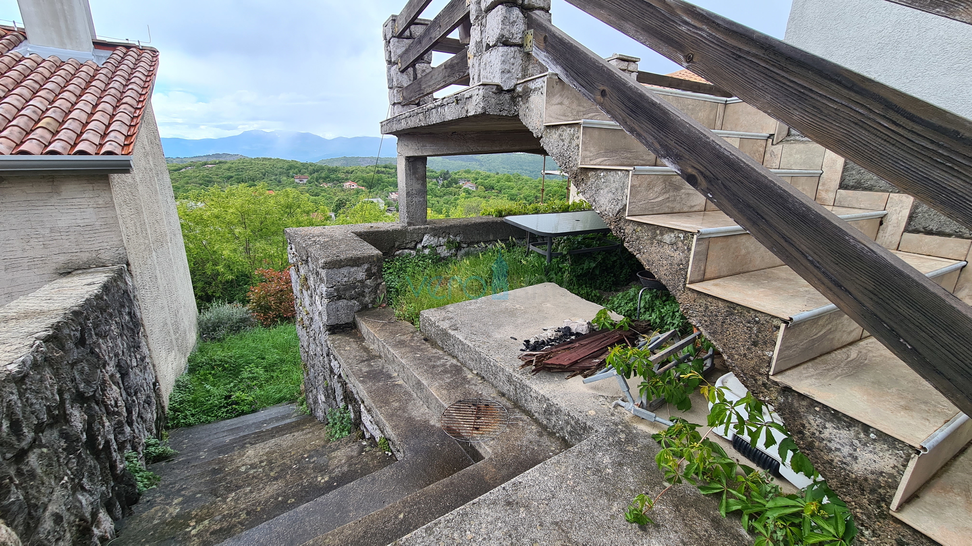 Rijeka, Grobnik dvojna obiteljska kuća, 162m2, 200 m2 vrt, trajni pogled, prodaja