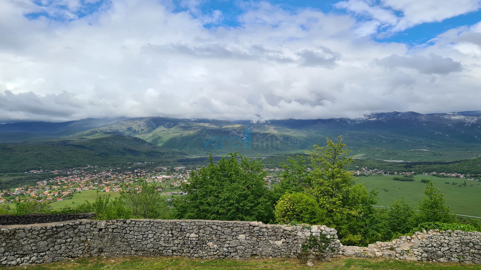 Rijeka, Grobnik dvojna obiteljska kuća, 162m2, 200 m2 vrt, trajni pogled, prodaja