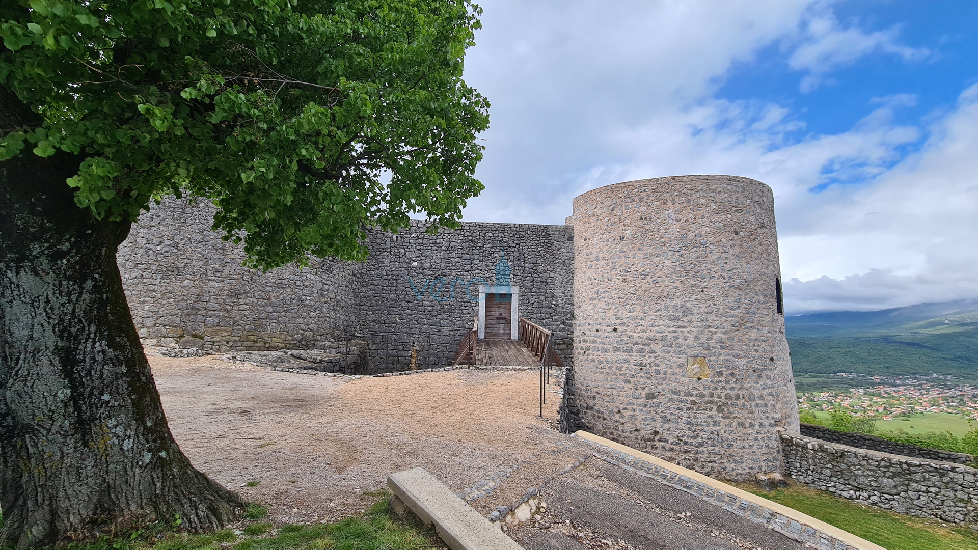 Rijeka, Grobnik dvojna obiteljska kuća, 162m2, 200 m2 vrt, trajni pogled, prodaja