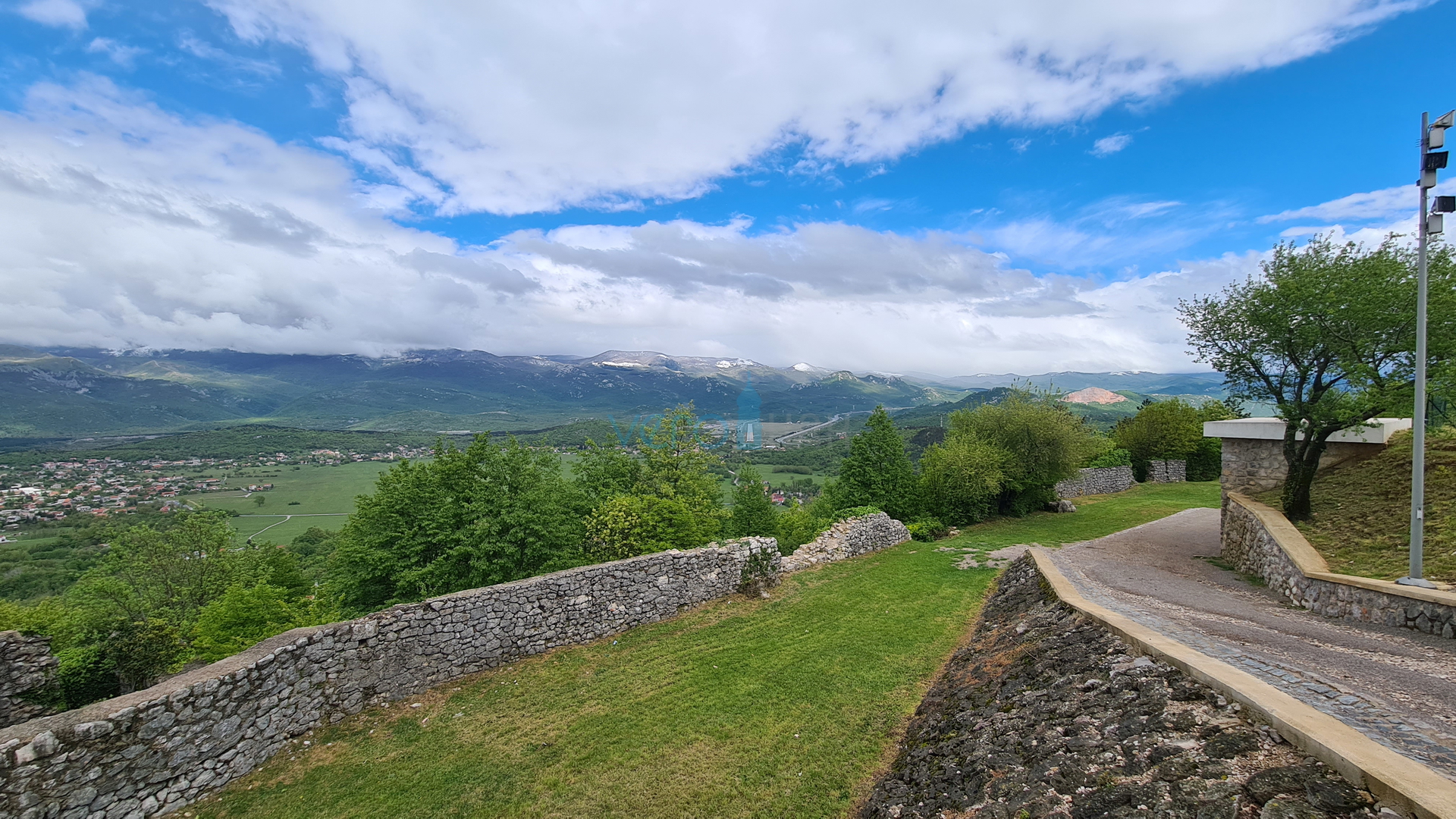 Rijeka, Grobnik dvojna obiteljska kuća, 162m2, 200 m2 vrt, trajni pogled, prodaja