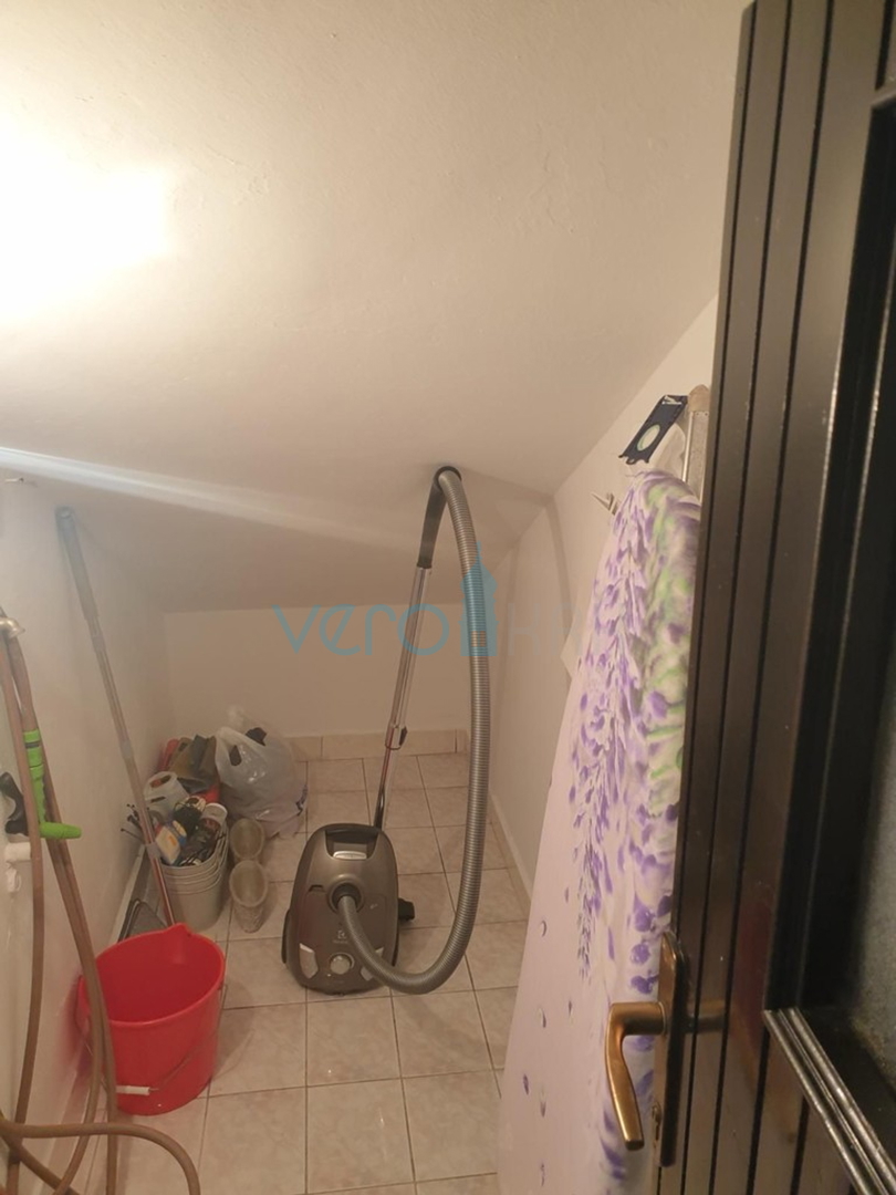 Crikvenica, Erdgeschosswohnung 62m2 mit Terrasse und Garten, zu verkaufen