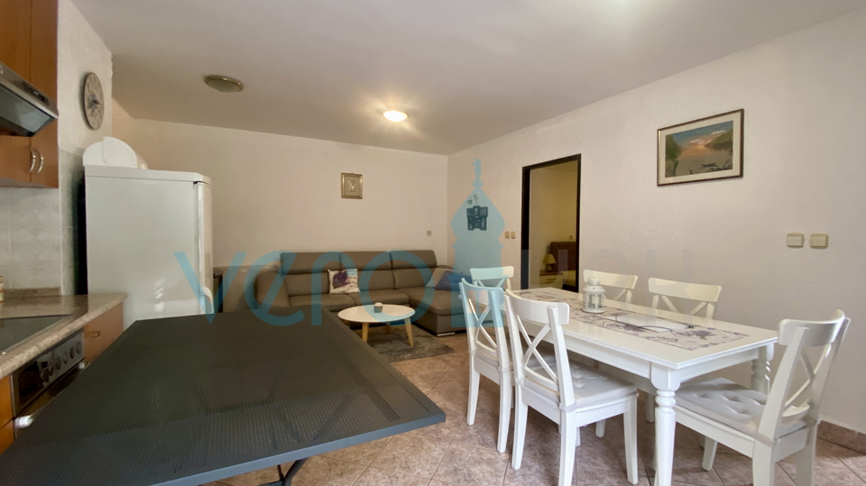 Crikvenica, Erdgeschosswohnung 62m2 mit Terrasse und Garten, zu verkaufen