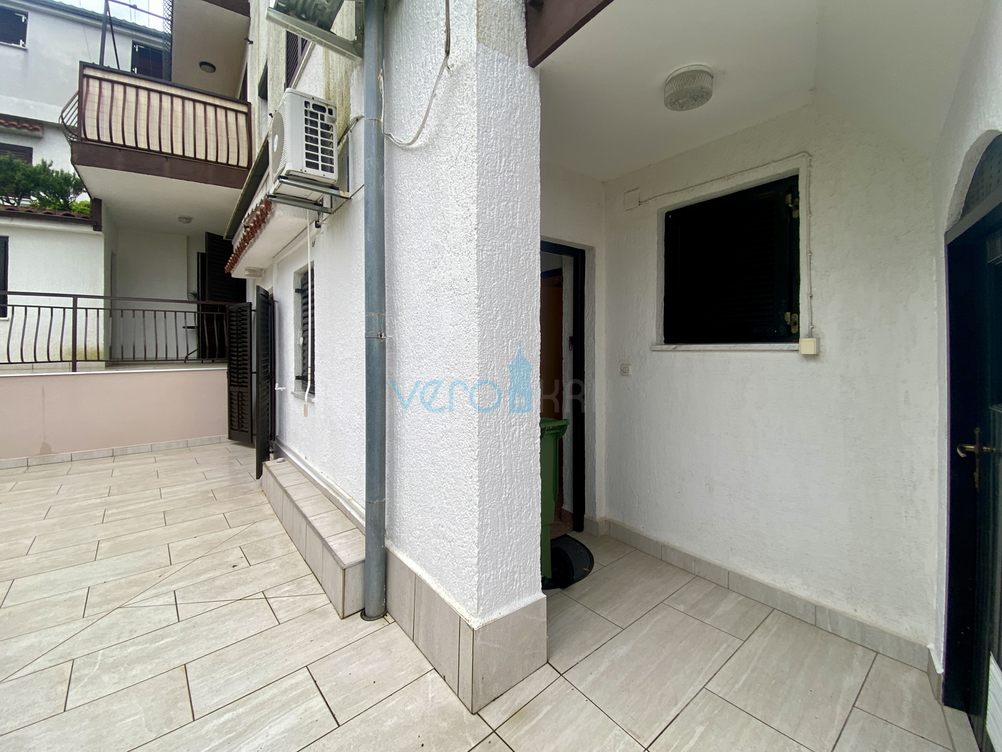 Crikvenica, Erdgeschosswohnung 62m2 mit Terrasse und Garten, zu verkaufen