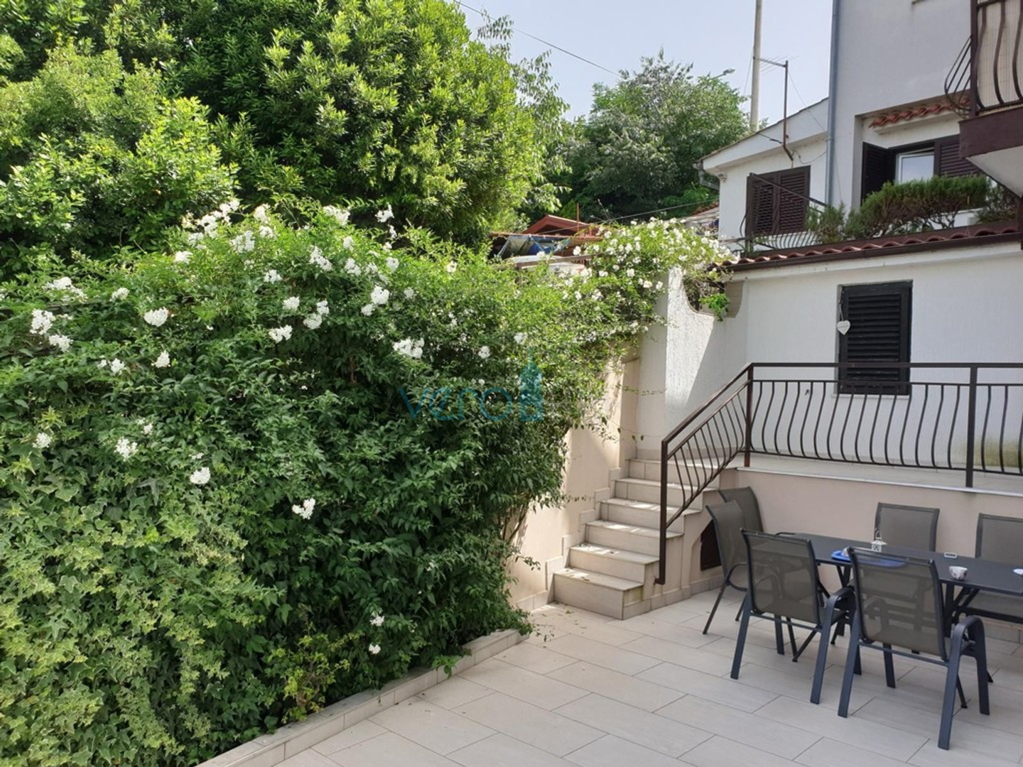 Crikvenica, Erdgeschosswohnung 62m2 mit Terrasse und Garten, zu verkaufen