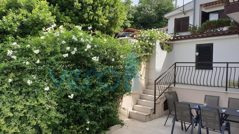 Crikvenica, Erdgeschosswohnung 62m2 mit Terrasse und Garten, zu verkaufen