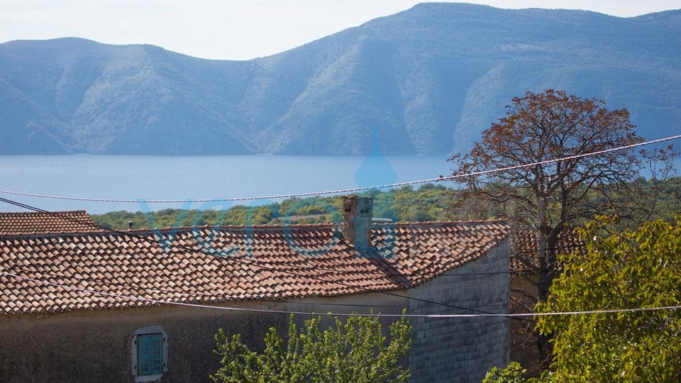 Otok Krk, grad Krk okolica, samostojeća kuća sa bazenom i pogledom na more