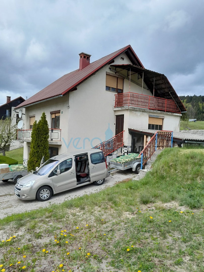 Čabar,Prezid,samostojeća kuća,velika okućnica,drvarnica,prodaja