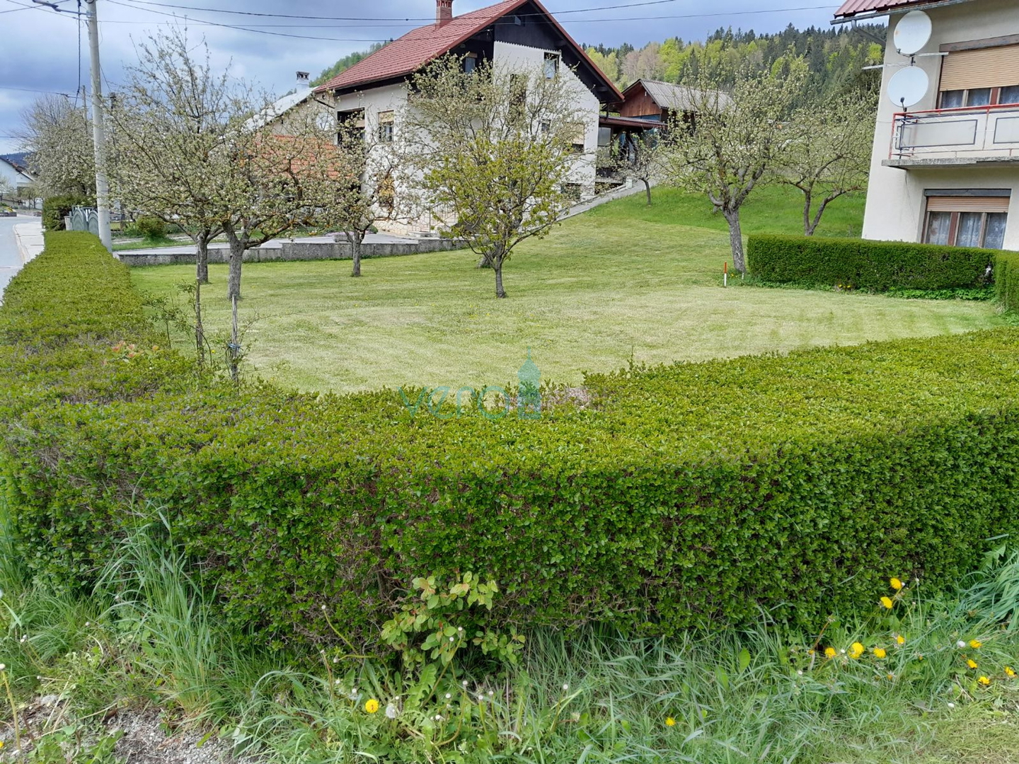 Čabar,Prezid,samostojeća kuća,velika okućnica,drvarnica,prodaja