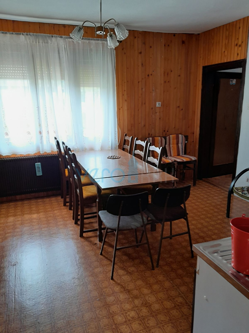 Čabar,Prezid,samostojeća kuća,velika okućnica,drvarnica,prodaja