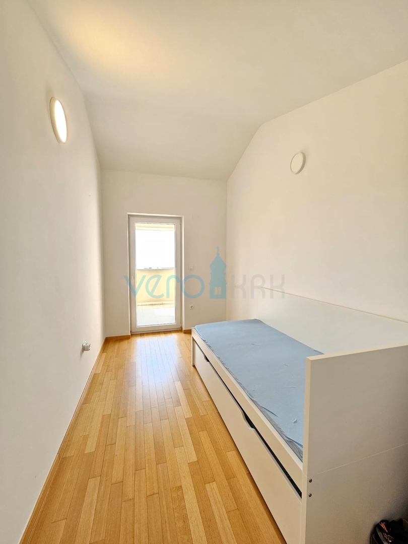 Malinska, near the center, Nice two-story apartment 100 m2 with an open sea view, for sale