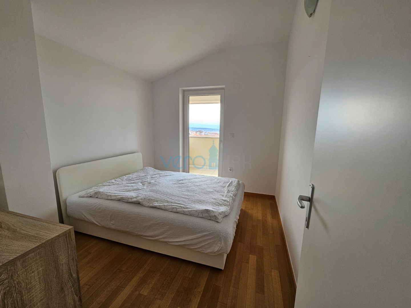Malinska, near the center, Nice two-story apartment 100 m2 with an open sea view, for sale