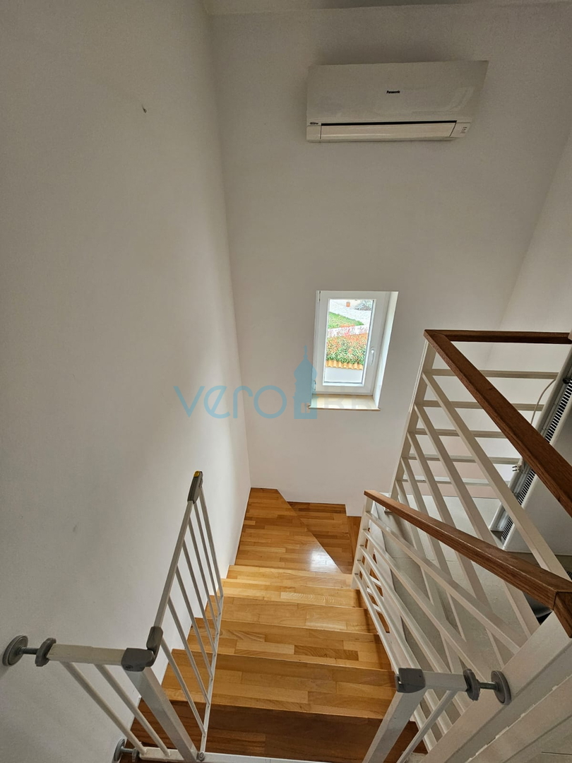 Malinska, near the center, Nice two-story apartment 100 m2 with an open sea view, for sale