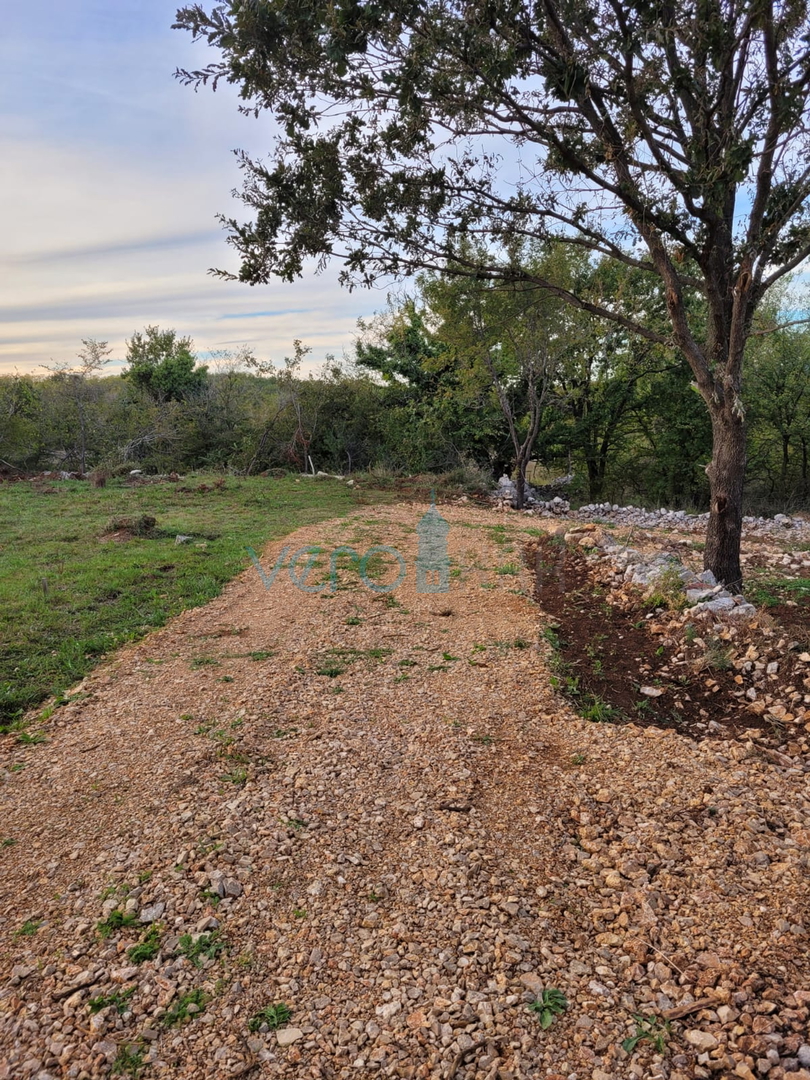 Dobrinj, Šilo, Poljoprivredna zemljišta u blizini mora s pristupnim putom, prodaja