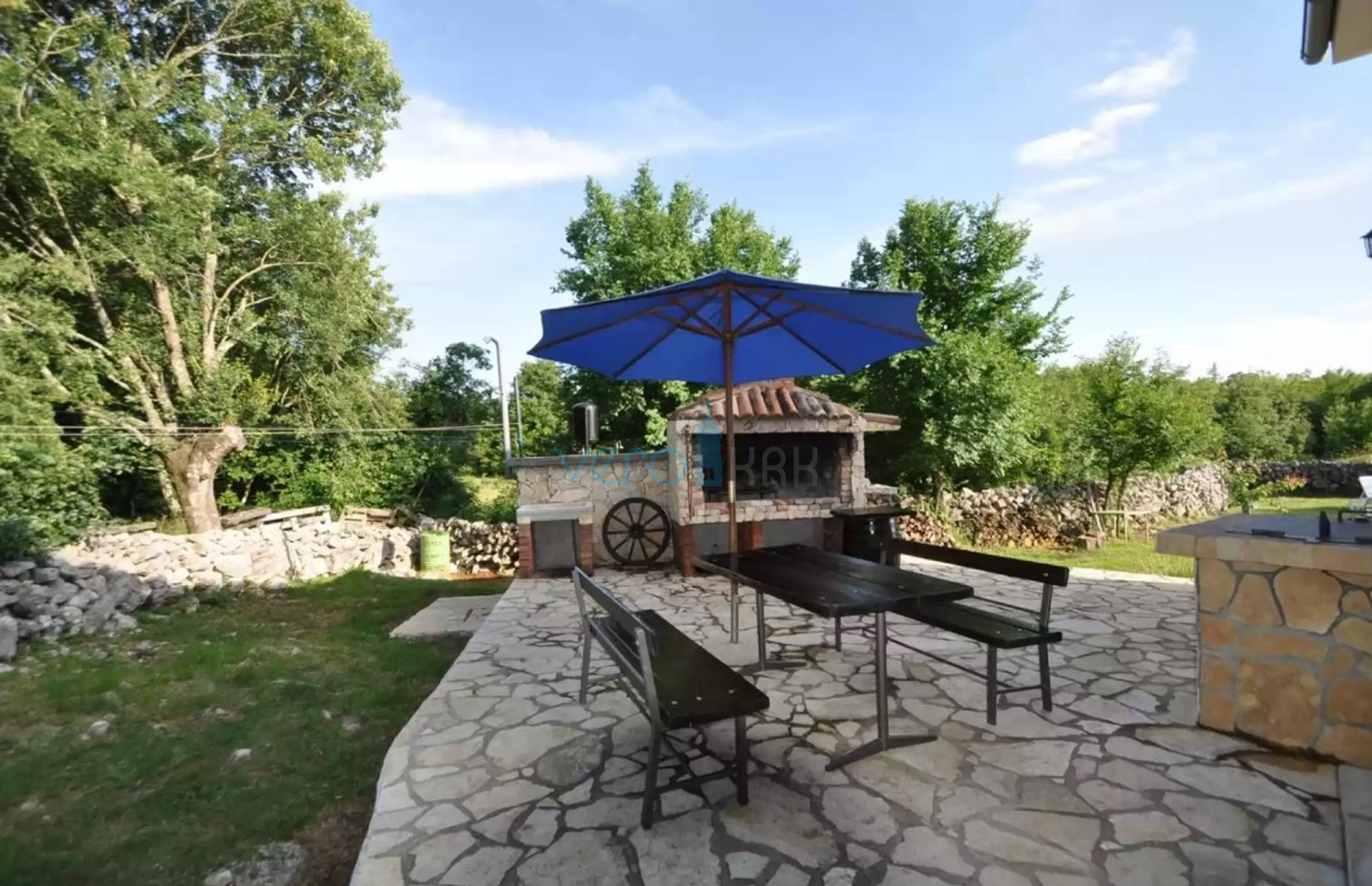 Otok Krk, Vrbnik, okolica, Samostojeća kuća na velikoj parceli u zelenilu i miru, prodaja