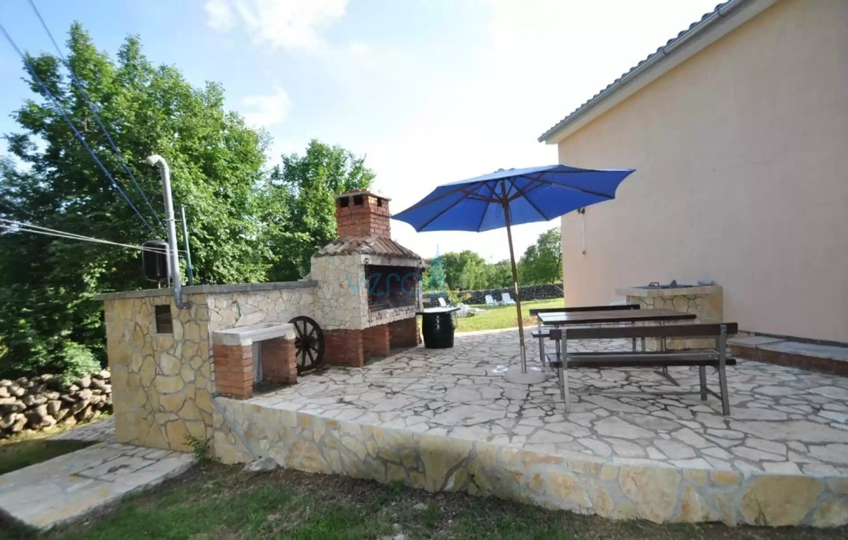 Otok Krk, Vrbnik, okolica, Samostojeća kuća na velikoj parceli u zelenilu i miru, prodaja