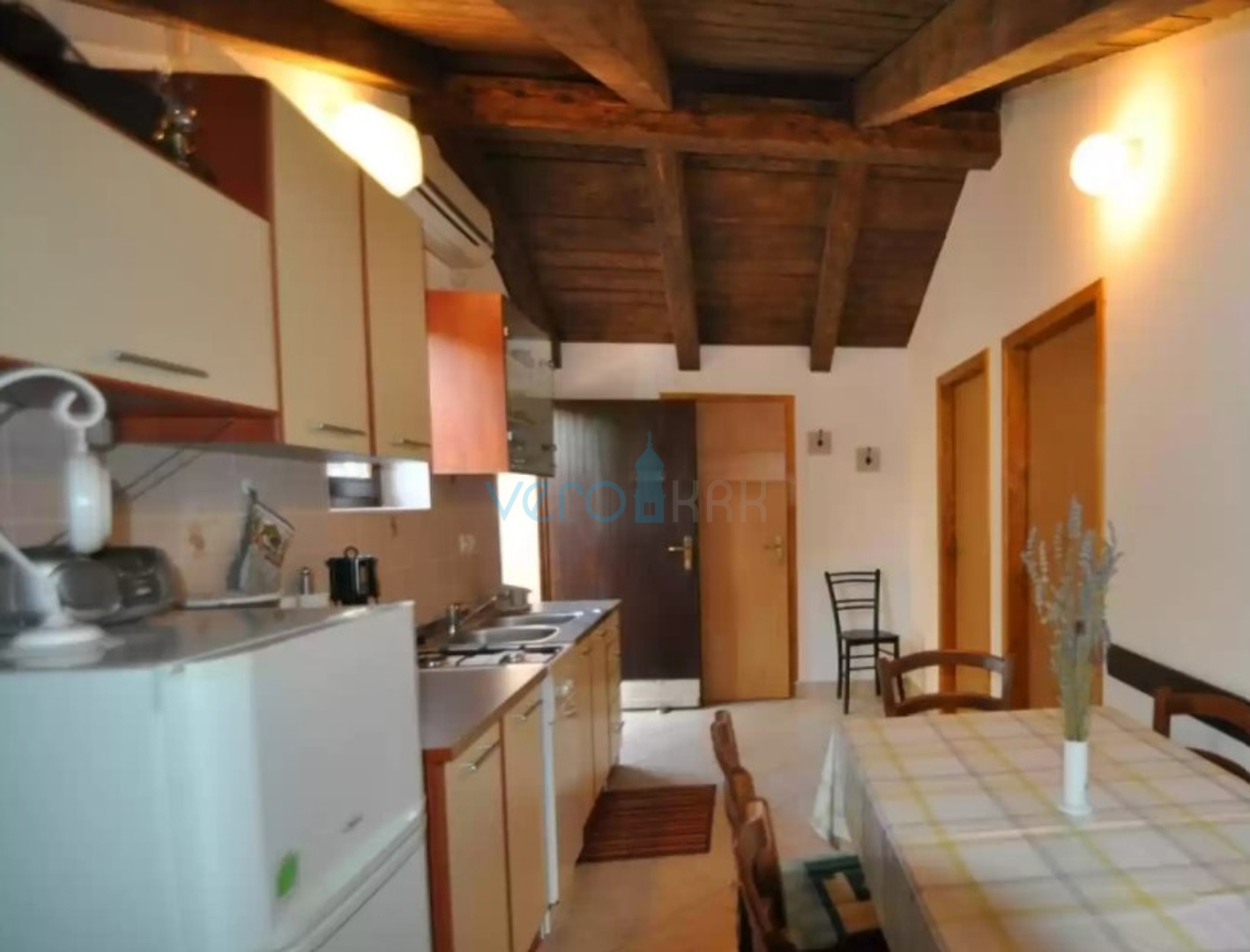 Otok Krk, Vrbnik, okolica, Samostojeća kuća na velikoj parceli u zelenilu i miru, prodaja