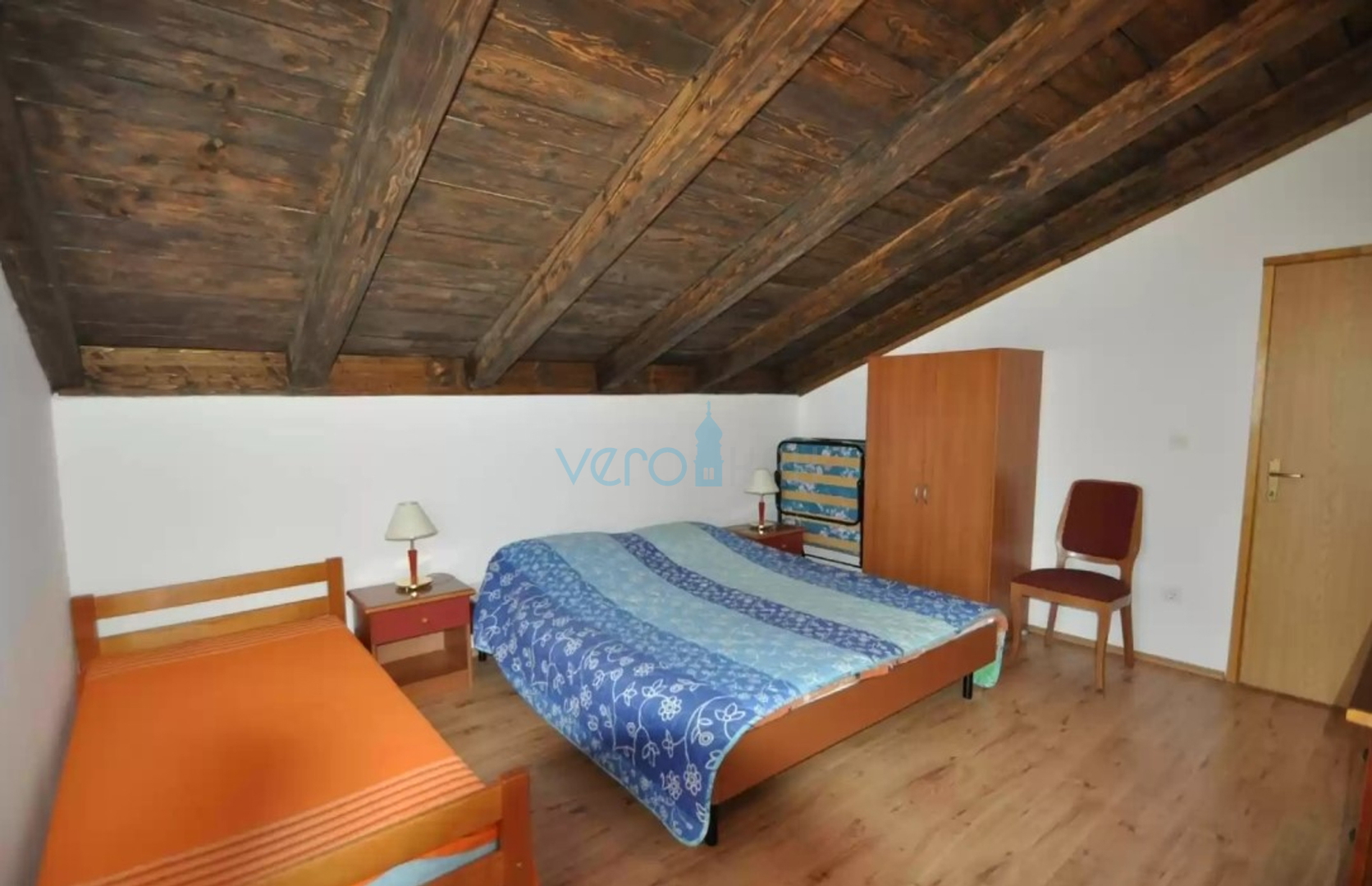 Otok Krk, Vrbnik, okolica, Samostojeća kuća na velikoj parceli u zelenilu i miru, prodaja