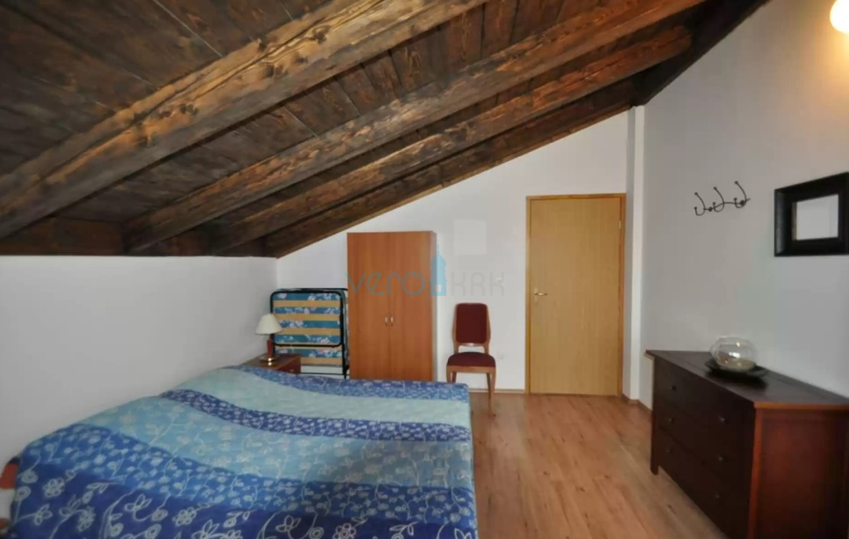 Otok Krk, Vrbnik, okolica, Samostojeća kuća na velikoj parceli u zelenilu i miru, prodaja